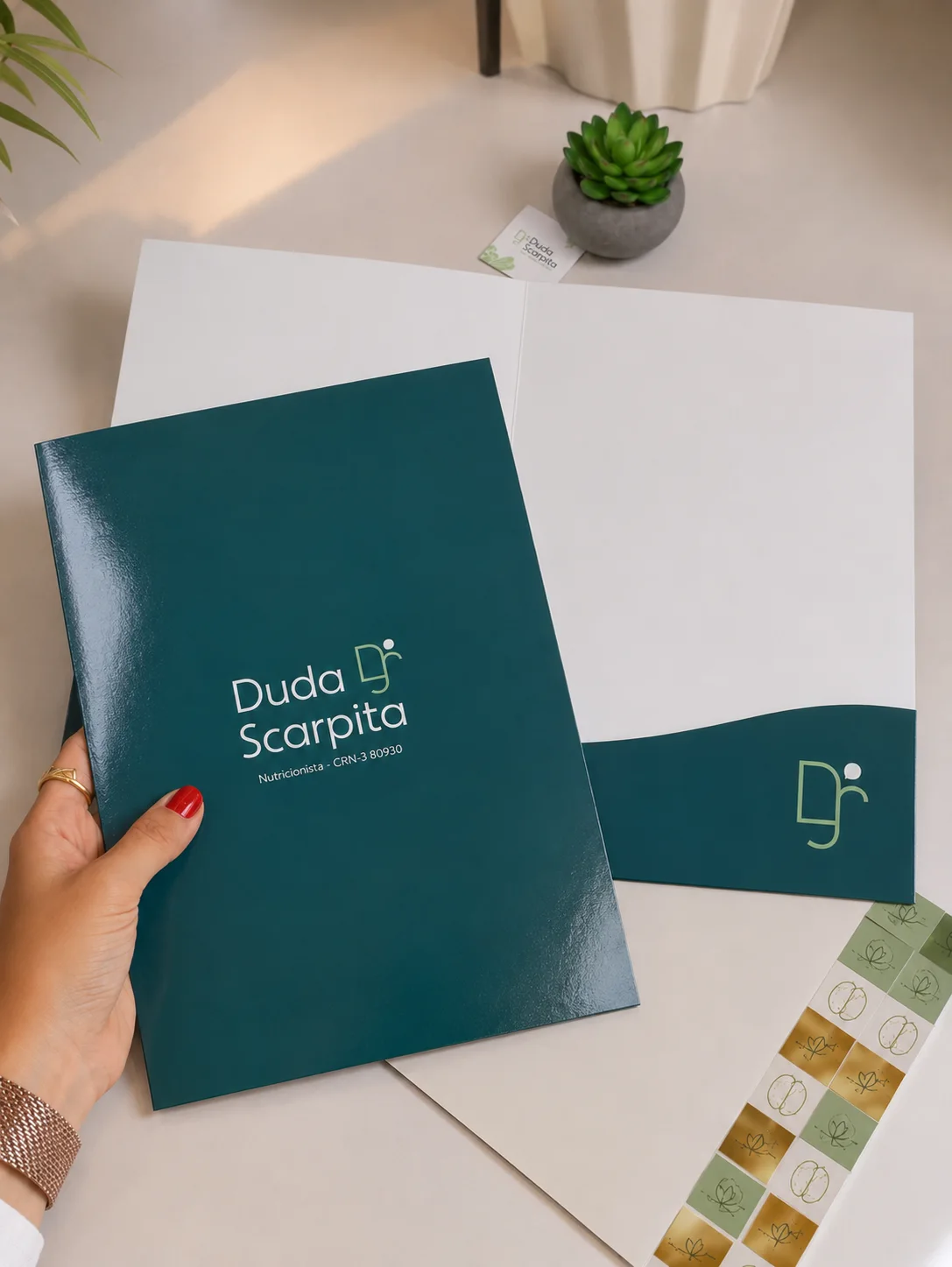 Pasta com bolso personalizada da Duda Scarpita